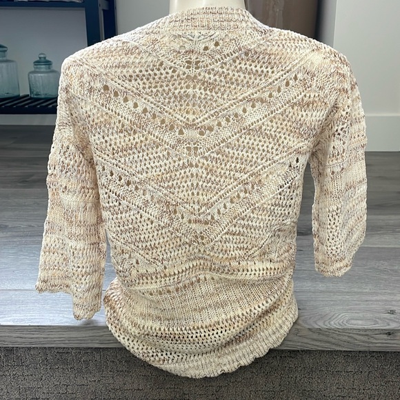 Knit over the head top with short scalloped sleeves - Picture 3 of 8